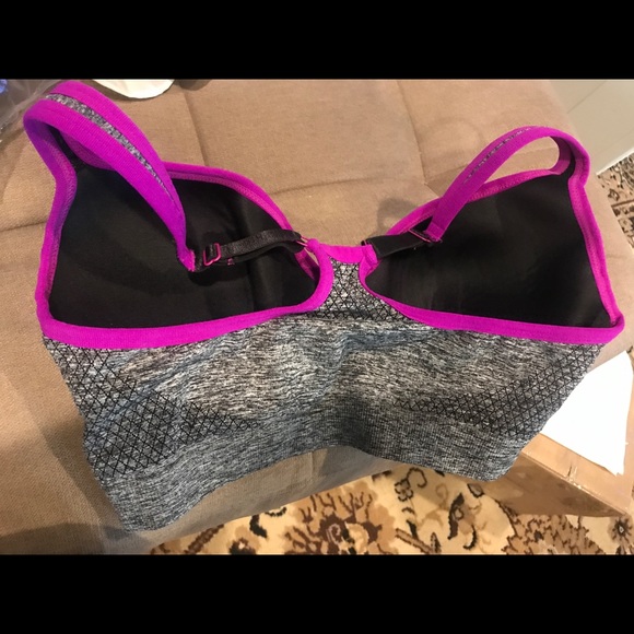 Great sports bra. Underwired lg/xl - Picture 2 of 5